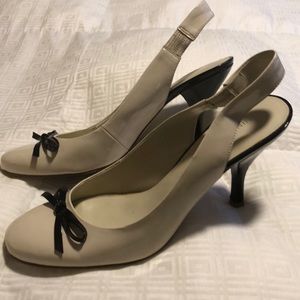 Nine West beige sling back pump with black bow